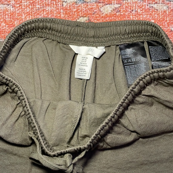 H&M Drawstring Short - Picture 2 of 2